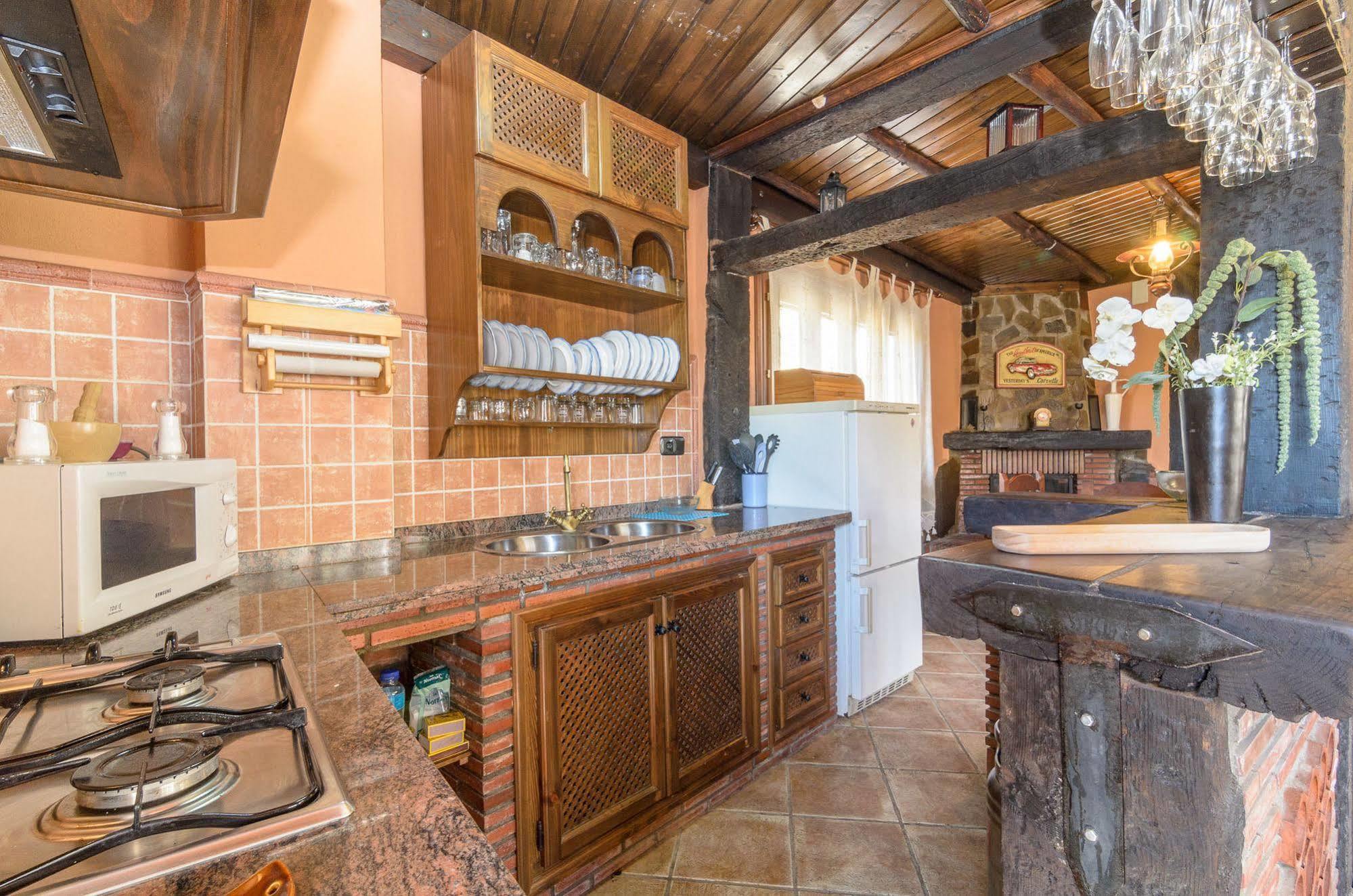 Lanjaron Rural Apartamentos ภายนอก รูปภาพ